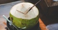7. Minum air kelapa hijau