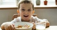 1. Ajari anak makan tanpa ditemani gadget