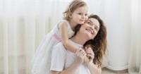 9. Mengagetkan Mama perilaku polosnya