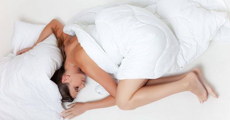 5 Manfaat Tidur Tanpa Busana untuk Perempuan