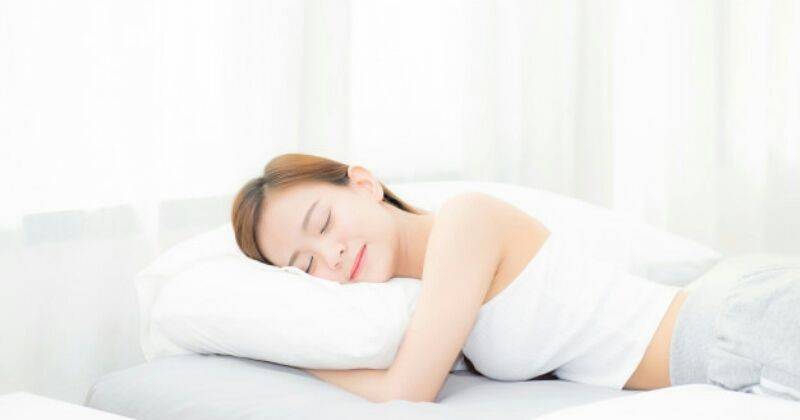 5 Manfaat Memakai Sleeping Mask yang Tak Banyak Orang Ketahui ...