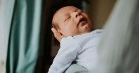 Mitos 2 Bayi akan sering tersedak jika tidur terlentang