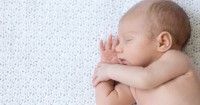 Perkembangan Bayi Usia 1 Bulan: Mengapa Harus Imunisasi?