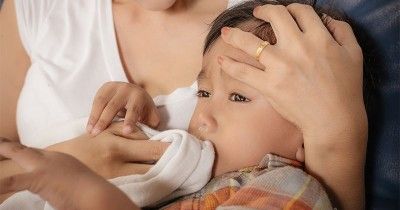 5 Faktor Penyebab Anak Muntah Setelah Makan yang Perlu Mama Perhatikan