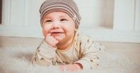 Perkembangan Bayi Usia 5 Bulan: Sudah Siap Duduk!