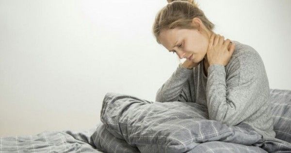 5 Cara Mudah Mengatasi Leher Kaku Saat Bangun Tidur Popmama Com