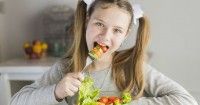7 Cara Memastikan Remaja Membuat Pilihan Makanan yang Sehat