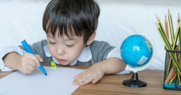 Cara mengajari anak menulis usia 4 tahun