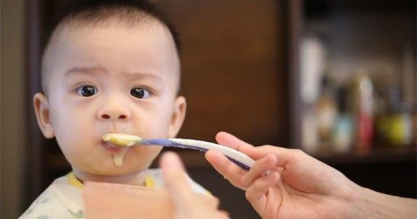 Mengatasi bayi susah makan umur 8 bulan