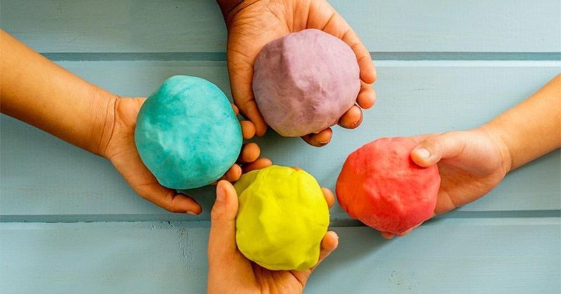 6 Manfaat Bermain Playdough  untuk Balita Popmama com