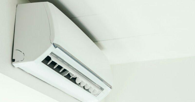 3. Membiarkan air buangan AC menggenang