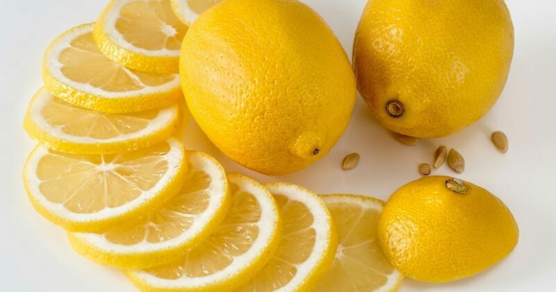 2. Buah lemon mampu mencerahkan kulit