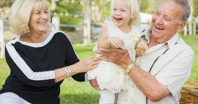 5 Kegiatan Menyenangkan Ini Bisa Mendekatkan Anak dengan Kakek Nenek