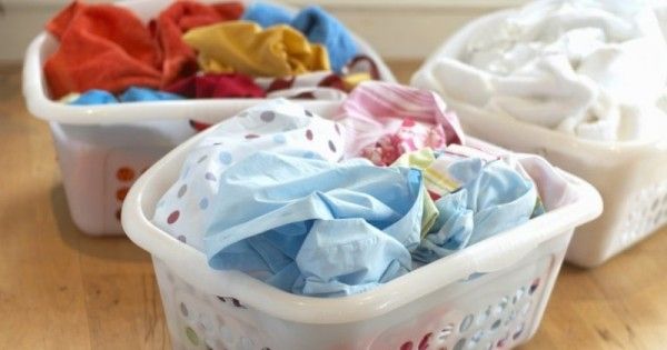 Trik Mencuci Pakaian agar Warna dan Bahan Tetap Terawat | Popmama.com
