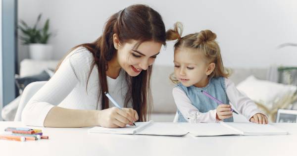 5 Manfaat Membaca untuk Anak | Popmama.com