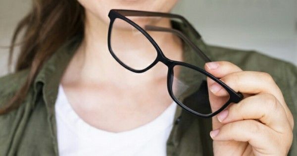 Untuk hidung wajah bulat yang pesek kacamata cocok Model Kacamata