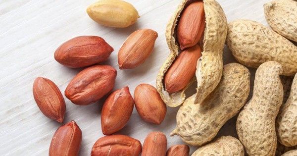 Avokad dan kacang tanah merupakan sumber lemak nabati yang bermanfaat untuk tubuh yaitu untuk