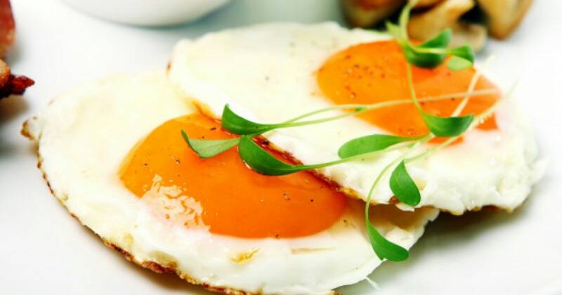 4. Telur mentah