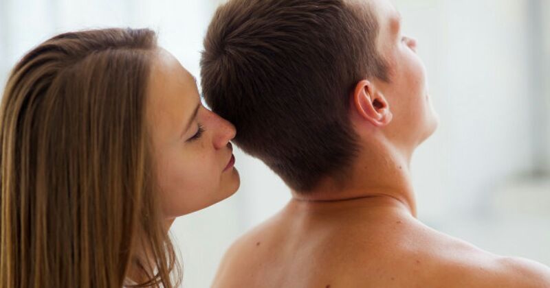 Bikin Klimaks Ciuman di Leher Bisa Meningkatkan Gairah Seksual