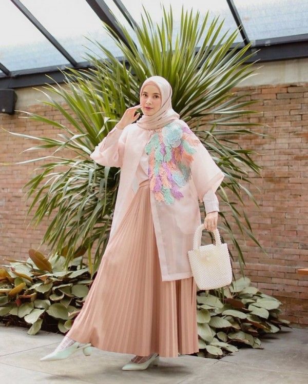 7 Potret Ootd Hijab Bernuansa Earth Tone A La Selebgram Dhatu Rembulan Popmama Com