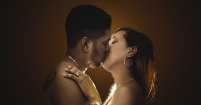 5 Jenis Ciuman Ini Ciptakan Foreplay Semakin Intim Bergairah