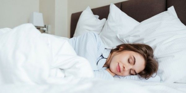5 Manfaat Posisi Tidur Miring ke Kanan | Popmama.com