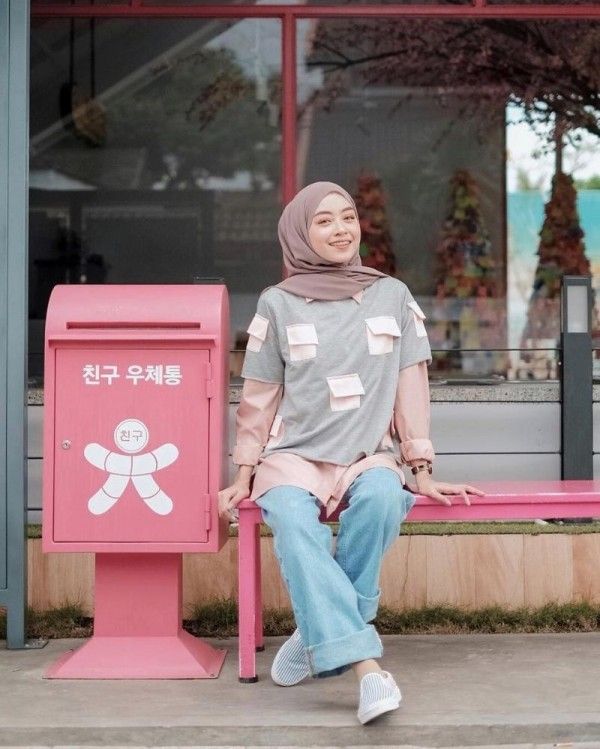 7 Inspirasi Memakai Baju Lengan Pendek Untuk Berhijab Popmama Com