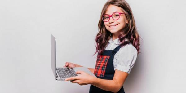 5 Tips Memilih Laptop yang Cocok untuk Anak Sekolah Online | Popmama.com