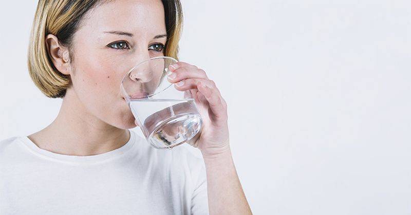 Kurang Minum Air Putih Bisa Memicu Kurang Fokus Sampai Stres Popmama Com