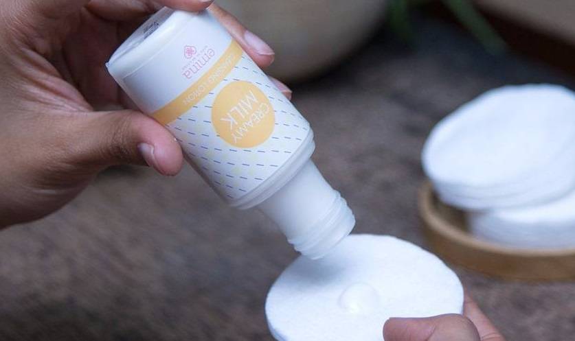 5. Emina Creamy Milk Cleansing Lotion