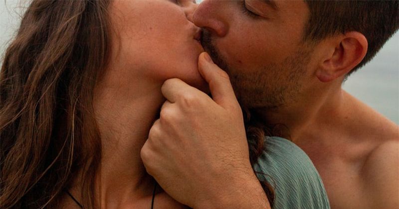 Tak Disangka, 5 Jenis Ciuman Ini Bikin Pasangan Mendesah saat Bercinta
