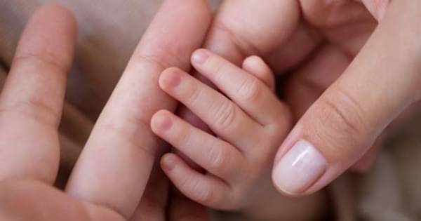 6 Tips Merawat Jari Tangan Dan Kaki Bayi Yang Baru Lahir Popmama Com