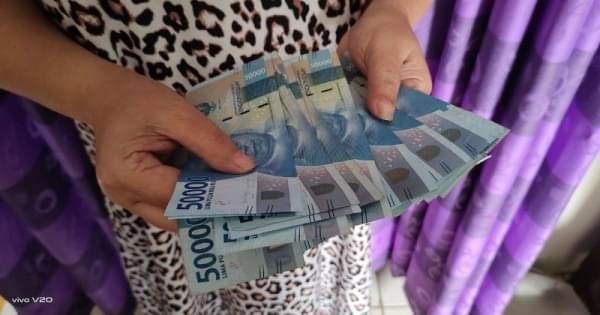 Waspada Uang Palsu Beredar Di Atm Ini Ciri Ciri Uang Asli Popmama Com