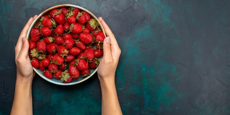 6. Stroberi turut berkontribusi dalam pembakaran lemak meningkatkan metabolisme