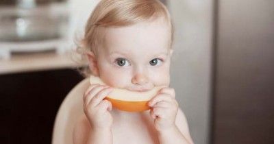 5 Tips Mencegah Bayi Menjadi Picky Eater di Masa Depan