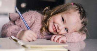 Suka Mencari Perhatian, 5 Sifat Anak Perempuan Ketiga Keluarga