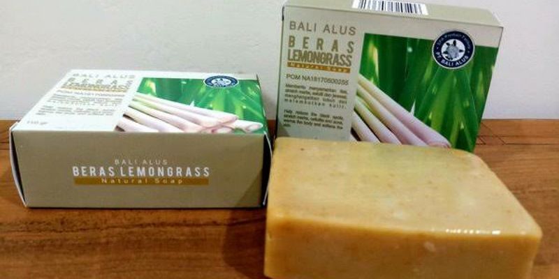 1. Bali Alus Sabun Beras Lemongrass bisa samarkan stretch mark