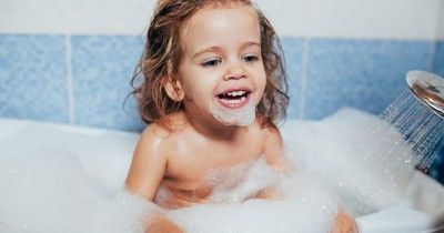Tips Aman Memandikan Anak Menggunakan Bubble Bath