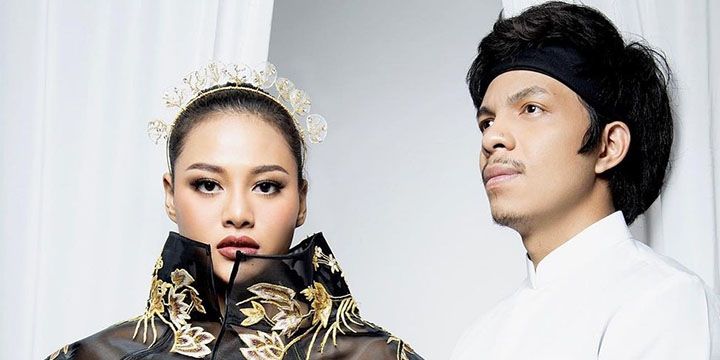 3. Dikabarkan bertabur kristal swarovski