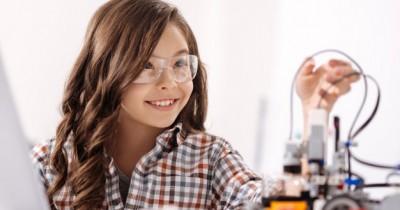 Memiliki Cara Berpikir Beda, 7 Ciri Anak Gifted Cara Mengasuhnya