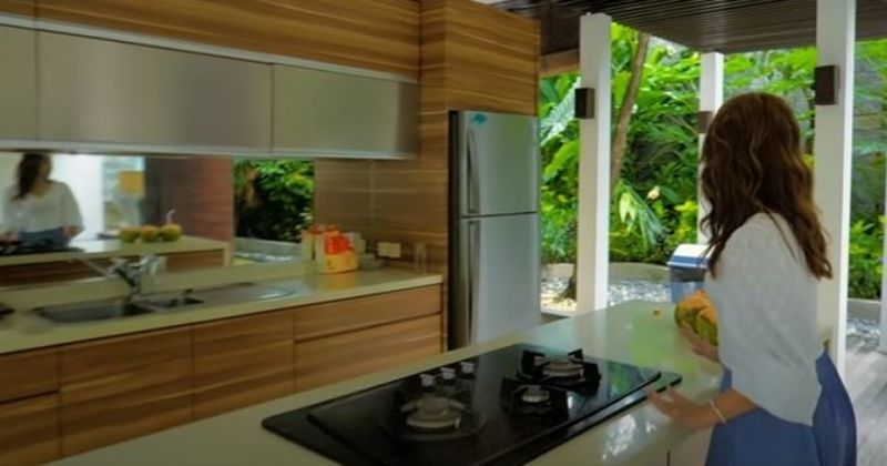 4. Area kitchen menyatu living area