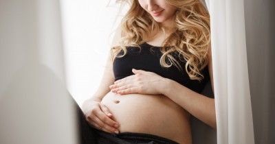 Demi Kesehatan Janin, Begini Tips Aman Bercinta saat Hamil 9 Bulan