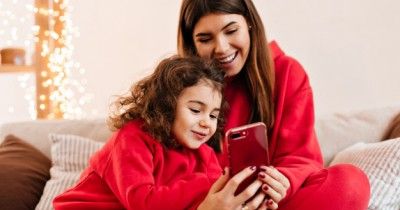 5 Alasan Orangtua Gunakan Smartphone Dukung Parenting Ramah Anak