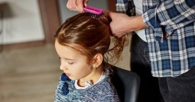 5 Cara Mengatasi Rambut Rontok Anak
