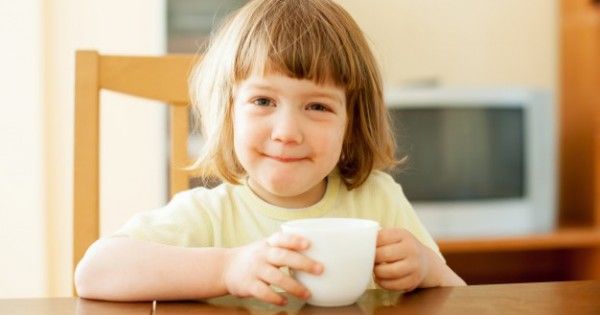Mitos atau Fakta: Sering Minum Teh Manis Sebabkan Anak Batuk | Popmama.com