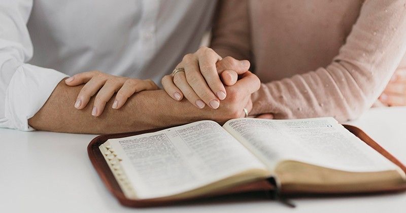 50 Ayat Alkitab tentang Pernikahan sebagai Renungan | Popmama.com