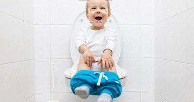 10 Cara Mengajarkan Anak BAB Toilet, Mudah Efektif