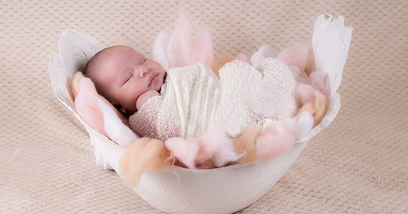 4. Menghangatkan bayi