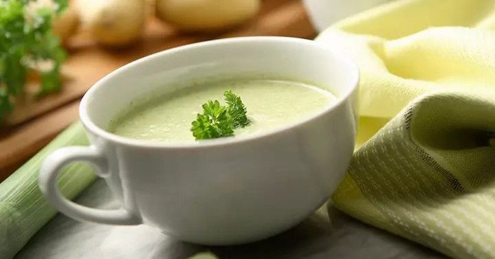 1. Sup kentang daun bawang