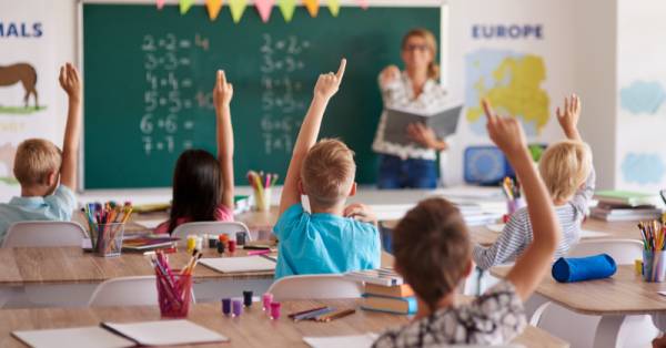 Pengertian Serta Contoh Hak Dan Kewajiban Anak Di Sekolah Popmama Com<script async src=